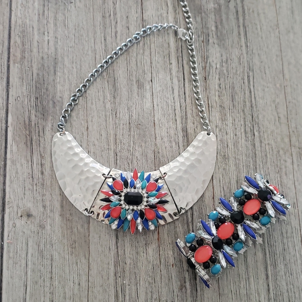 Necklace and bracelet set